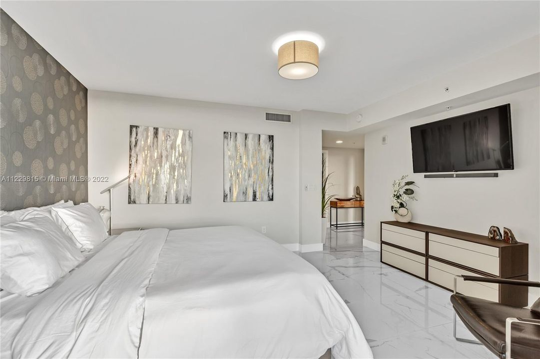 Recently Sold: $1,075,000 (2 beds, 2 baths, 1598 Square Feet)