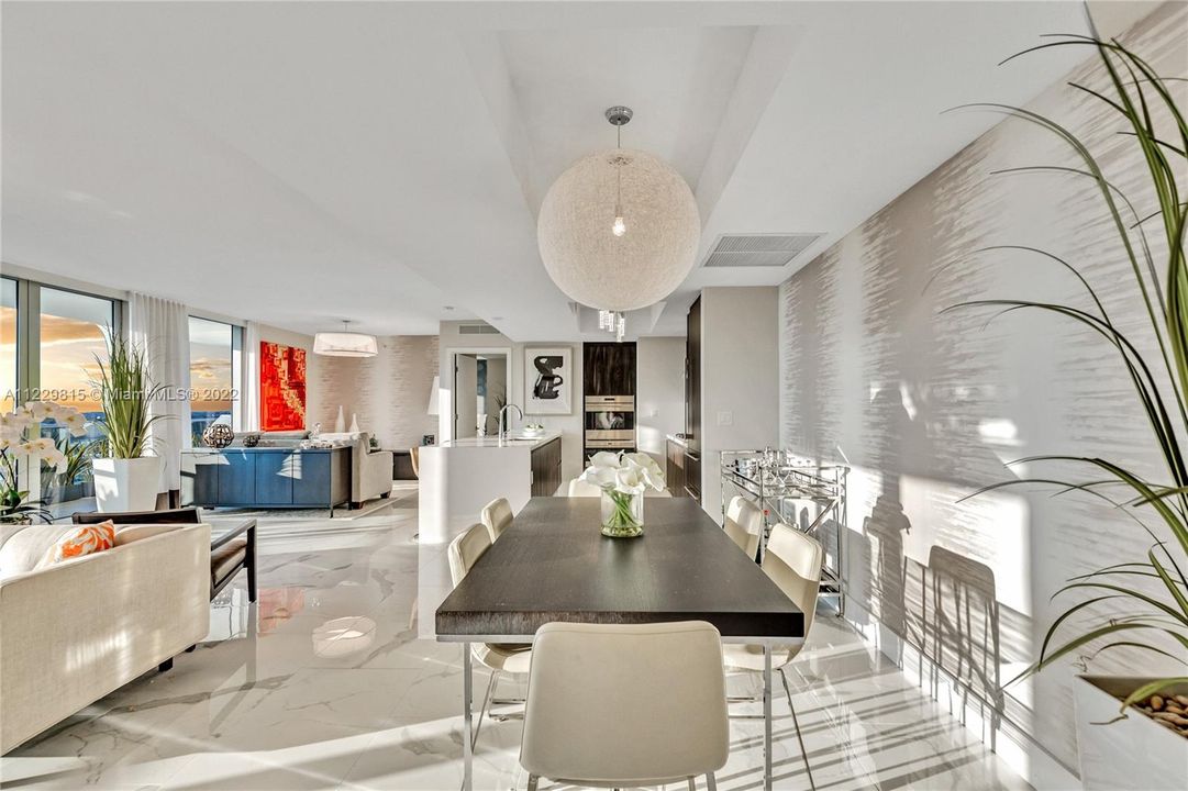 Recently Sold: $1,075,000 (2 beds, 2 baths, 1598 Square Feet)