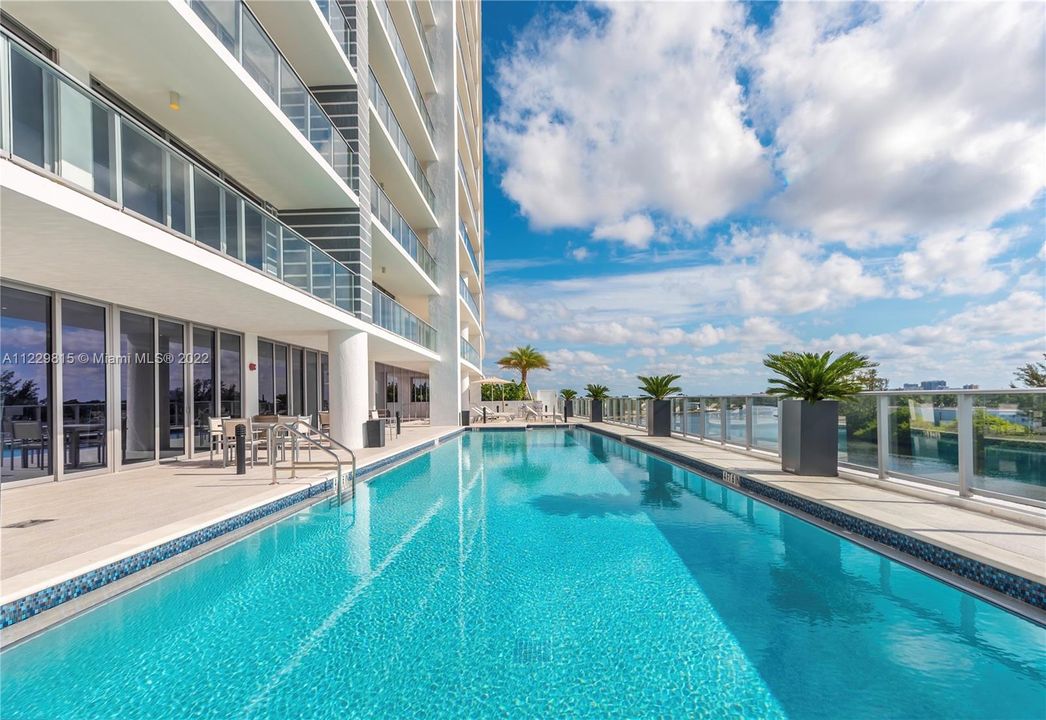 Recently Sold: $1,075,000 (2 beds, 2 baths, 1598 Square Feet)