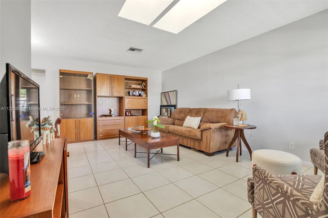Recently Sold: $275,000 (2 beds, 2 baths, 1066 Square Feet)