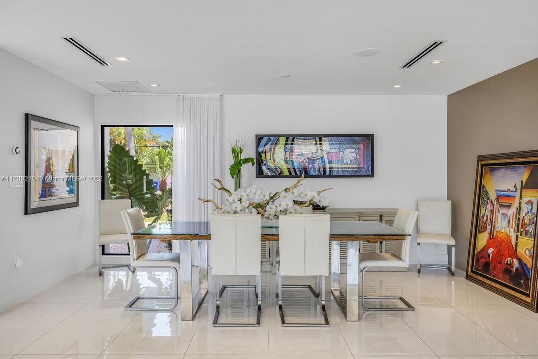 Recently Sold: $4,900,000 (4 beds, 4 baths, 3644 Square Feet)