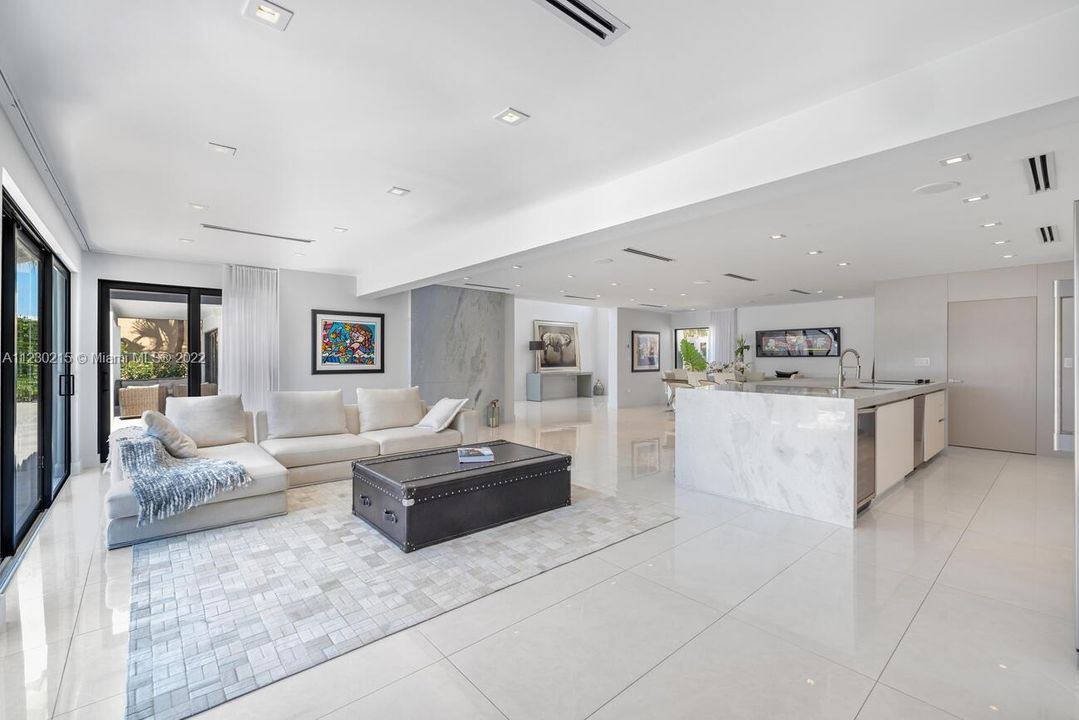 Recently Sold: $4,900,000 (4 beds, 4 baths, 3644 Square Feet)