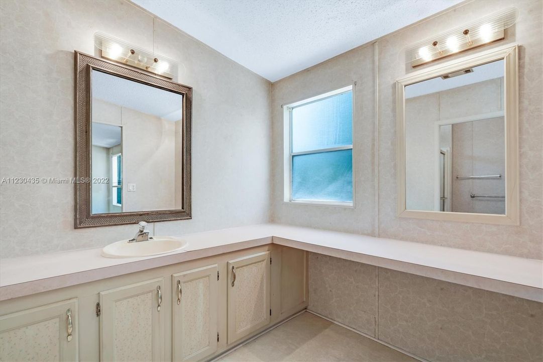 Recently Sold: $399,999 (3 beds, 2 baths, 1404 Square Feet)