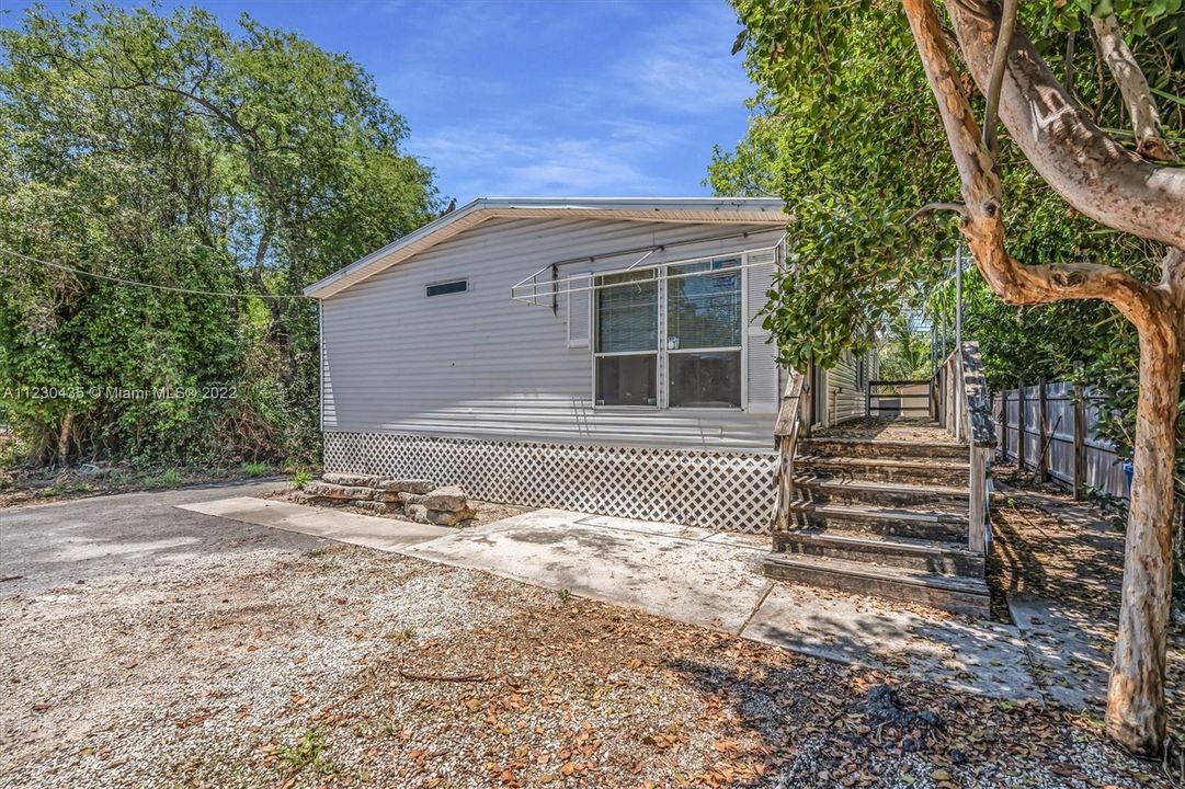 Recently Sold: $399,999 (3 beds, 2 baths, 1404 Square Feet)