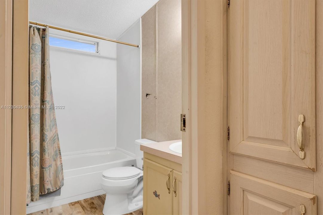 Recently Sold: $399,999 (3 beds, 2 baths, 1404 Square Feet)