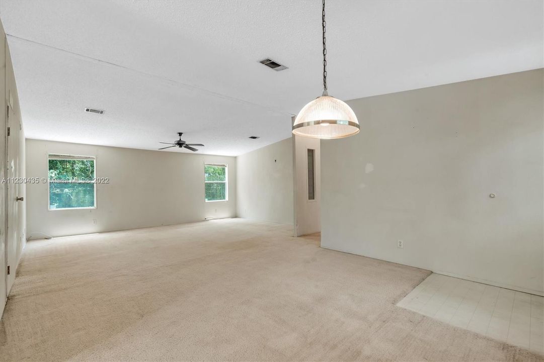 Recently Sold: $399,999 (3 beds, 2 baths, 1404 Square Feet)