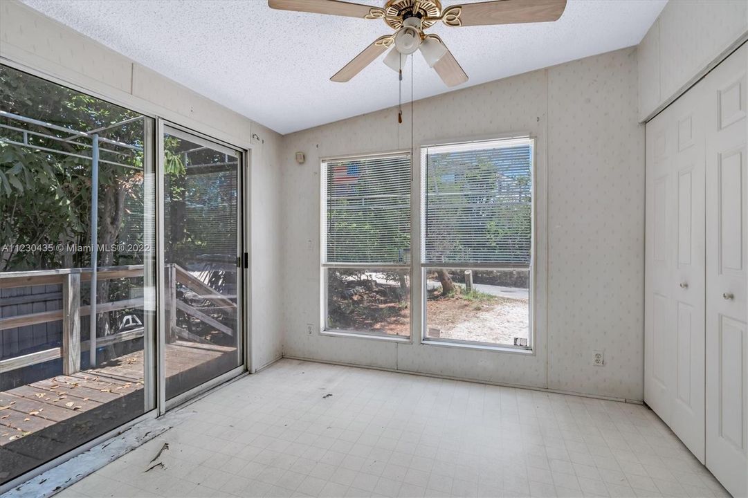 Recently Sold: $399,999 (3 beds, 2 baths, 1404 Square Feet)