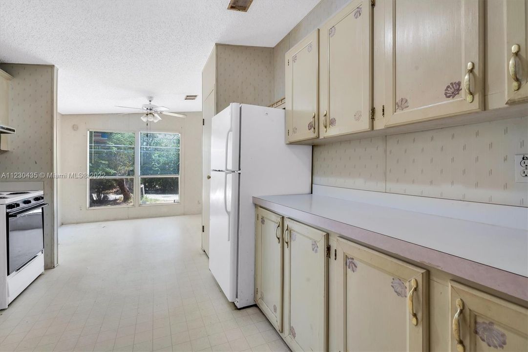 Recently Sold: $399,999 (3 beds, 2 baths, 1404 Square Feet)