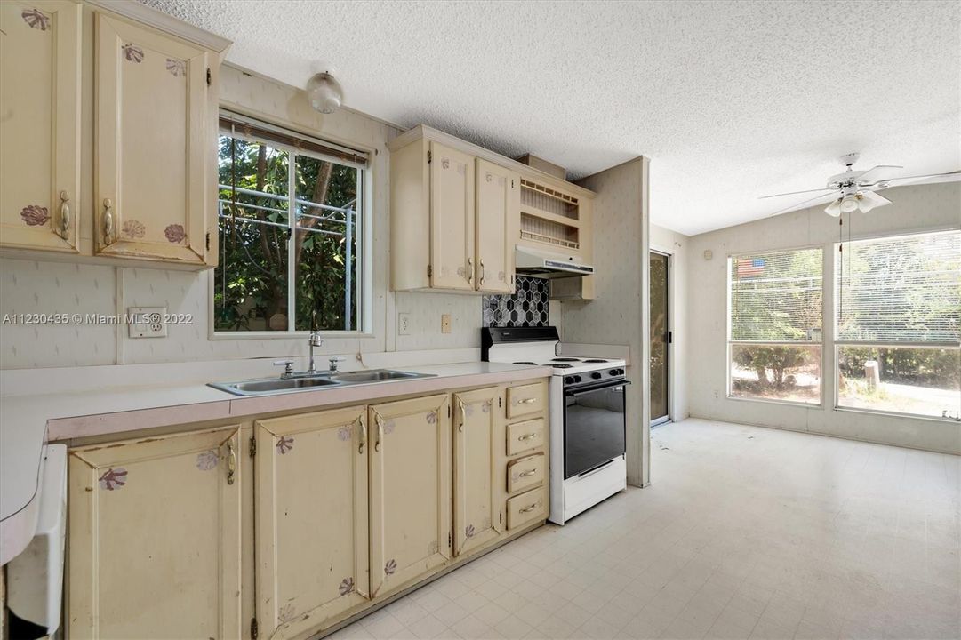 Recently Sold: $399,999 (3 beds, 2 baths, 1404 Square Feet)