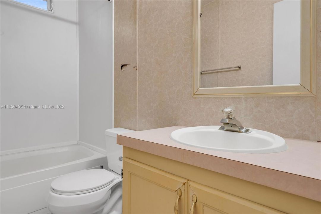 Recently Sold: $399,999 (3 beds, 2 baths, 1404 Square Feet)