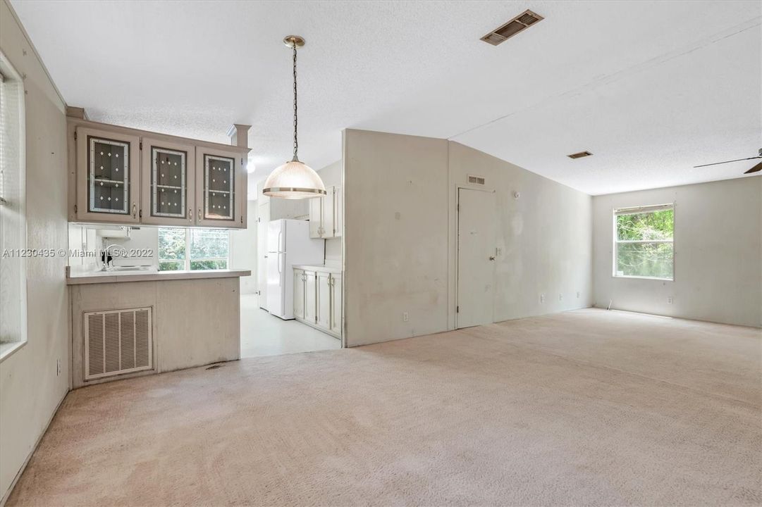 Recently Sold: $399,999 (3 beds, 2 baths, 1404 Square Feet)