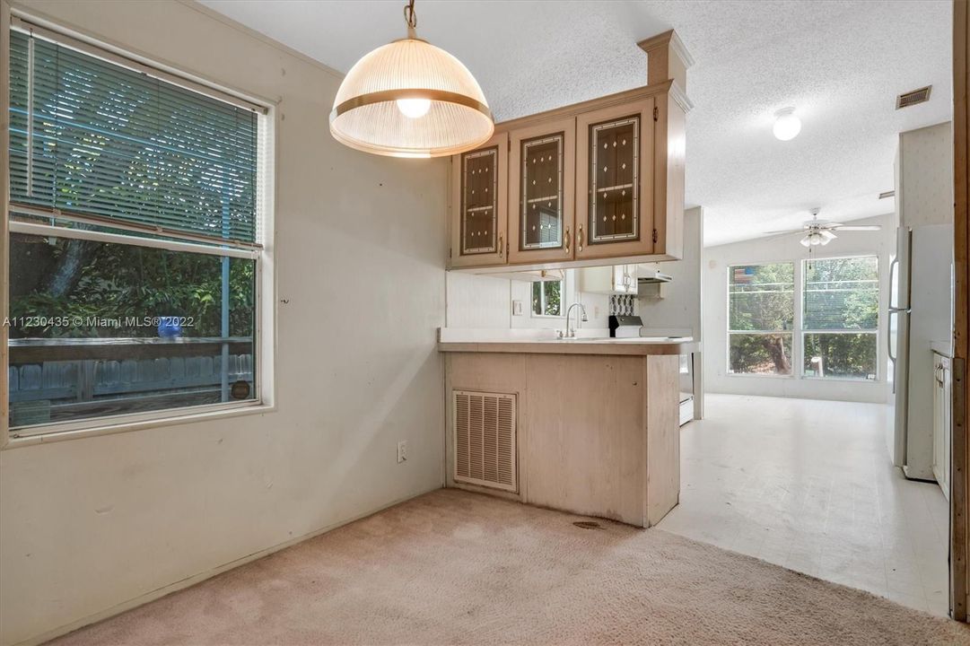 Recently Sold: $399,999 (3 beds, 2 baths, 1404 Square Feet)