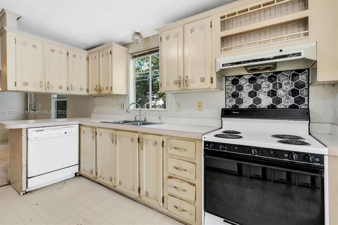 Recently Sold: $399,999 (3 beds, 2 baths, 1404 Square Feet)