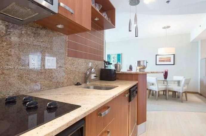 Recently Sold: $485,000 (1 beds, 1 baths, 729 Square Feet)