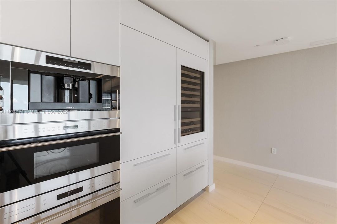 Recently Sold: $2,100,000 (1 beds, 2 baths, 1355 Square Feet)