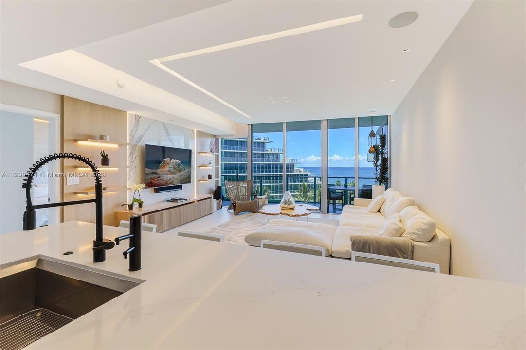 Recently Sold: $2,100,000 (1 beds, 2 baths, 1355 Square Feet)