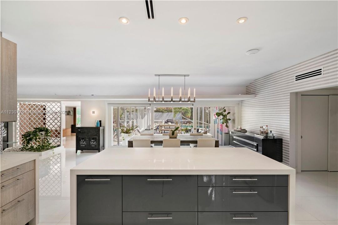 Recently Sold: $1,400,000 (2 beds, 3 baths, 2988 Square Feet)
