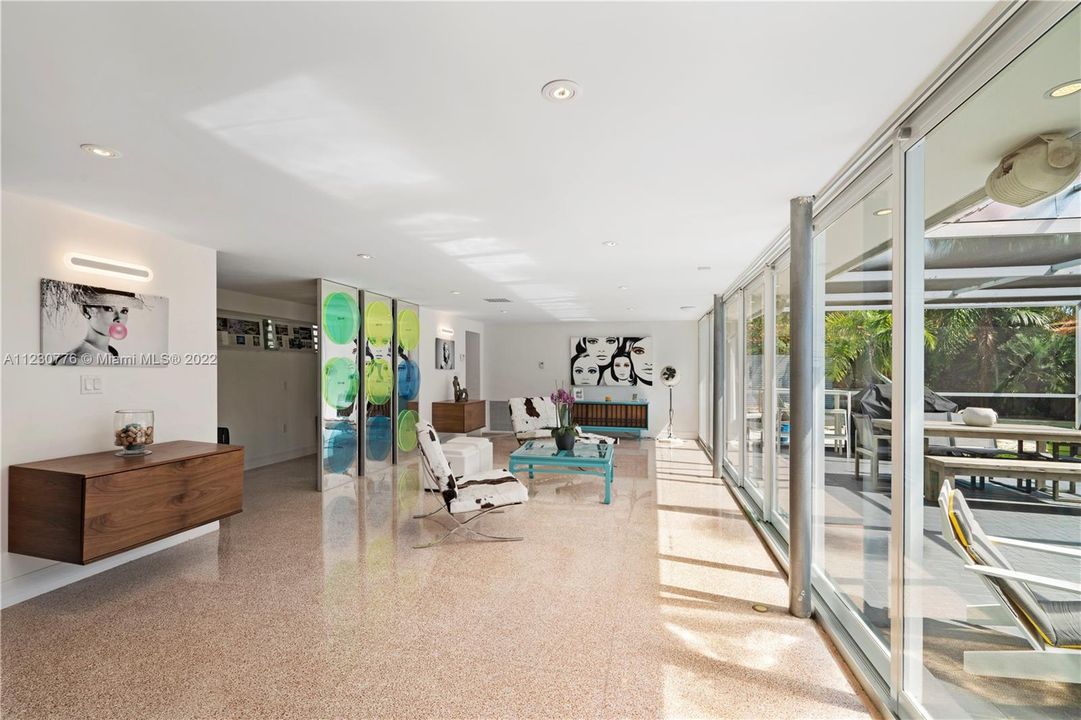 Recently Sold: $1,400,000 (2 beds, 3 baths, 2988 Square Feet)