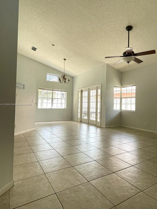 Recently Rented: $4,490 (3 beds, 2 baths, 1381 Square Feet)