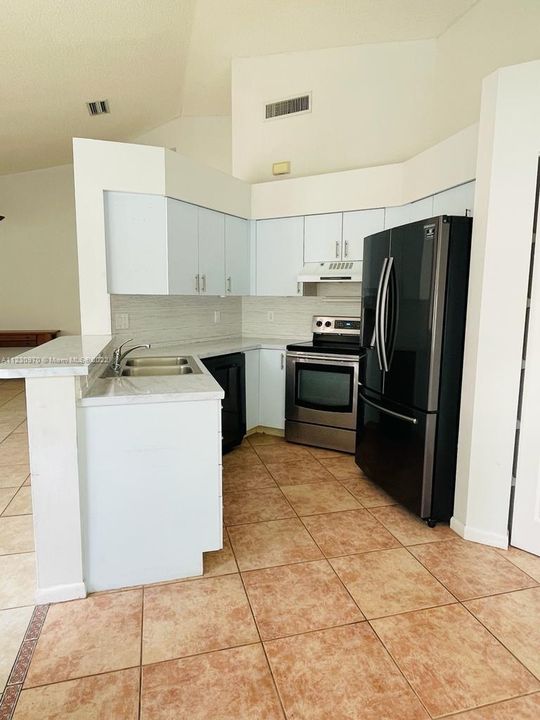 Recently Rented: $4,490 (3 beds, 2 baths, 1381 Square Feet)