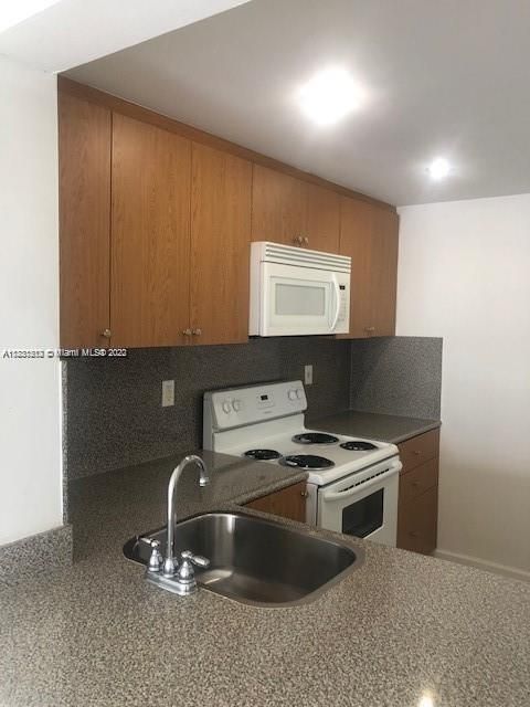 Recently Sold: $154,900 (1 beds, 1 baths, 826 Square Feet)