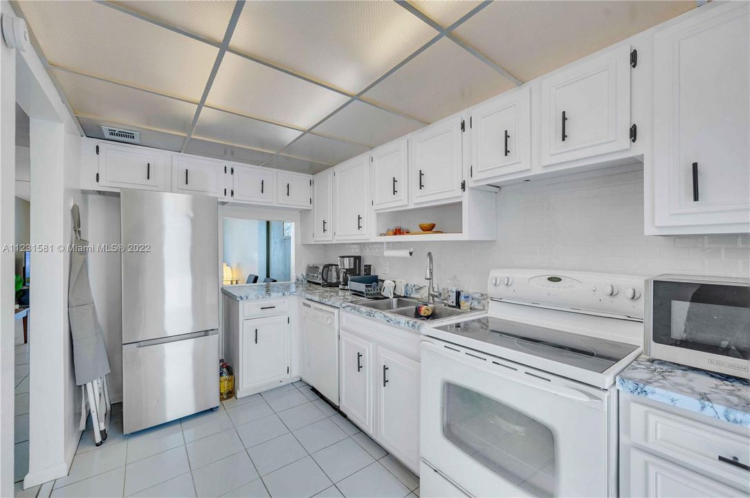 Recently Sold: $242,000 (2 beds, 2 baths, 984 Square Feet)