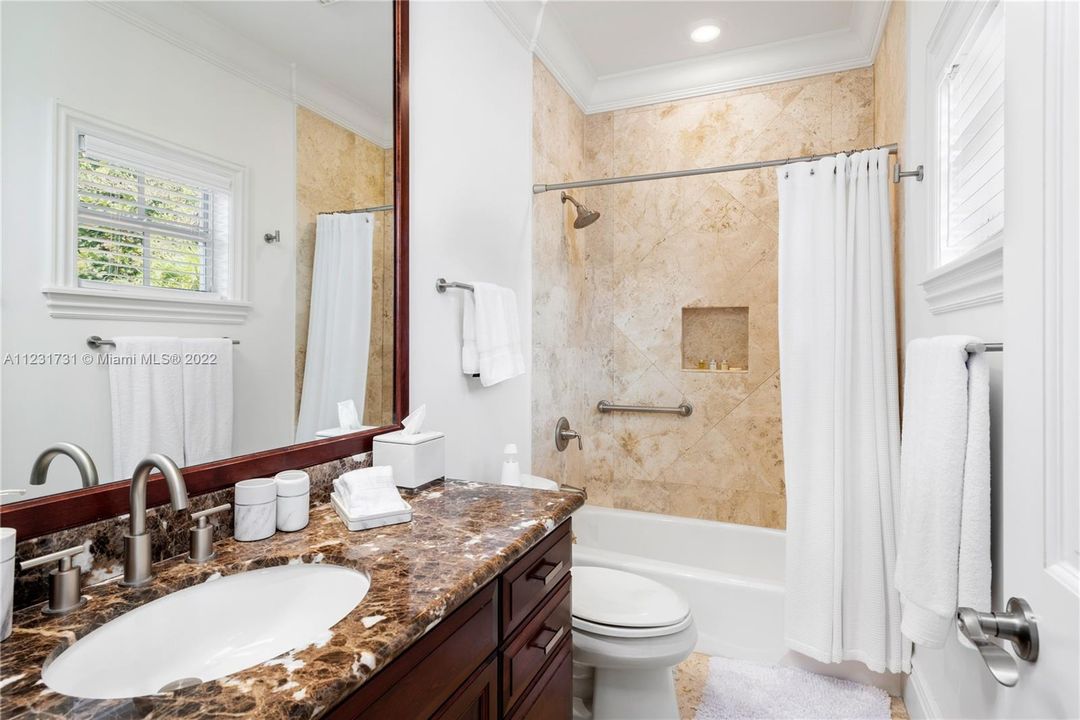 Недавно арендовано: $45,000 (4 спален, 5 ванн, 5392 Квадратных фут)