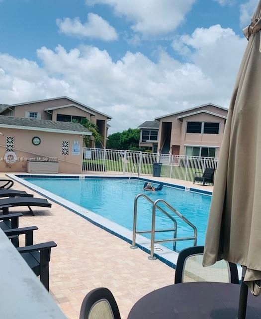 Recently Rented: $1,695 (1 beds, 1 baths, 711 Square Feet)