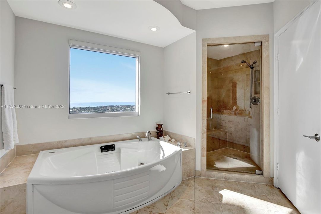 最近租的: $17,500 (3 贝兹, 5 浴室, 2790 平方英尺)