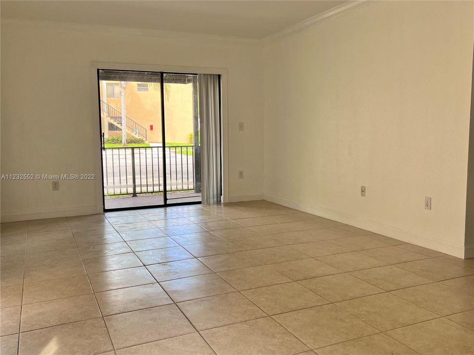 Vendido Recientemente: $170,000 (2 camas, 2 baños, 900 Pies cuadrados)