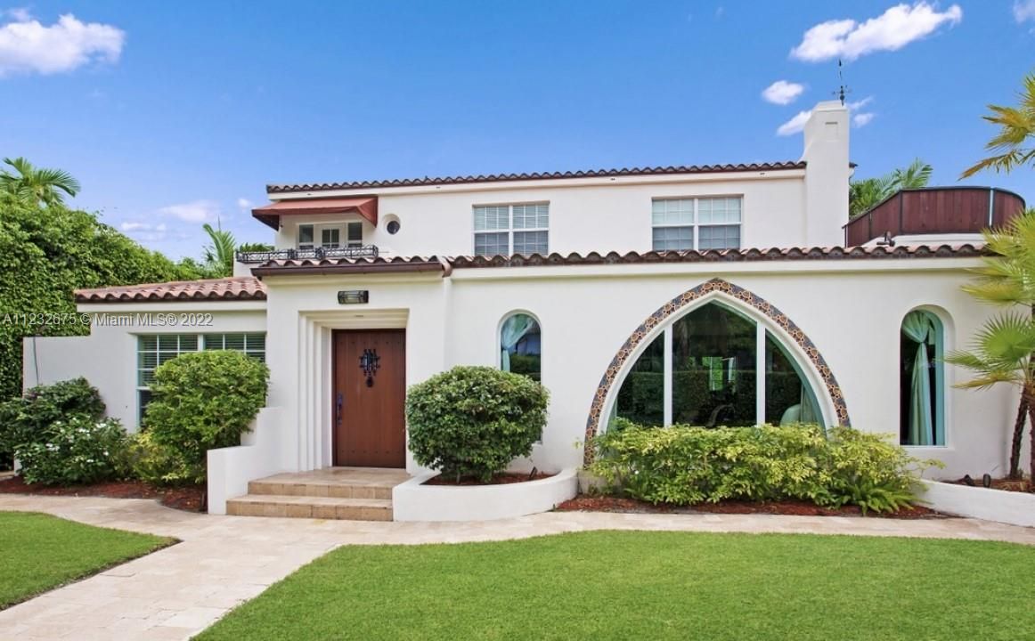 Recently Sold: $3,350,000 (5 beds, 4 baths, 2811 Square Feet)