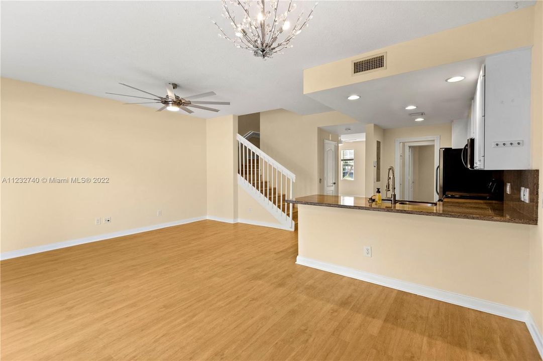 Large Kitchen Bar