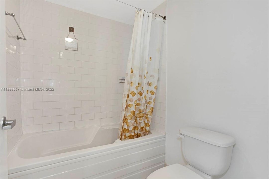 最近租的: $3,800 (2 贝兹, 2 浴室, 1255 平方英尺)