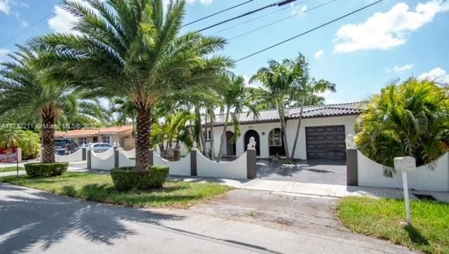 Recently Sold: $625,000 (4 beds, 2 baths, 1572 Square Feet)