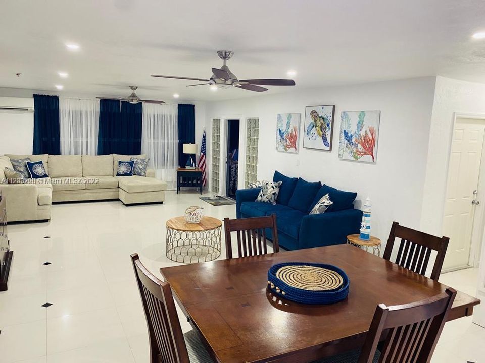 最近租的: $5,000 (3 贝兹, 3 浴室, 1611 平方英尺)