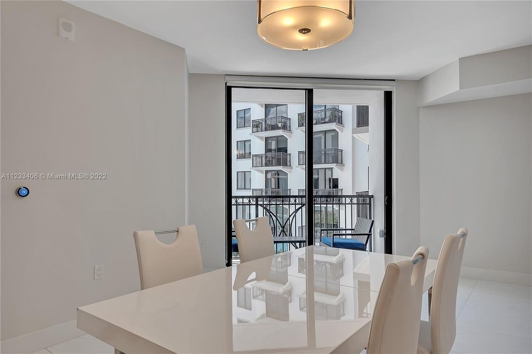 Recently Sold: $939,000 (2 beds, 2 baths, 1262 Square Feet)