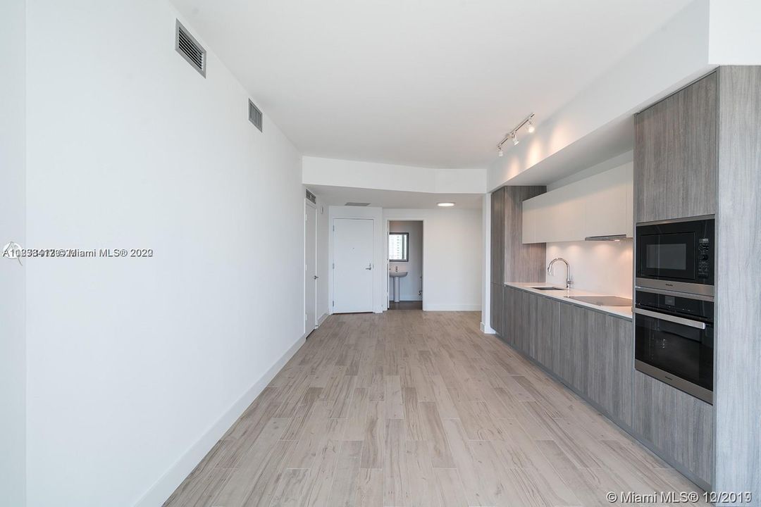 Recently Sold: $617,000 (1 beds, 2 baths, 790 Square Feet)