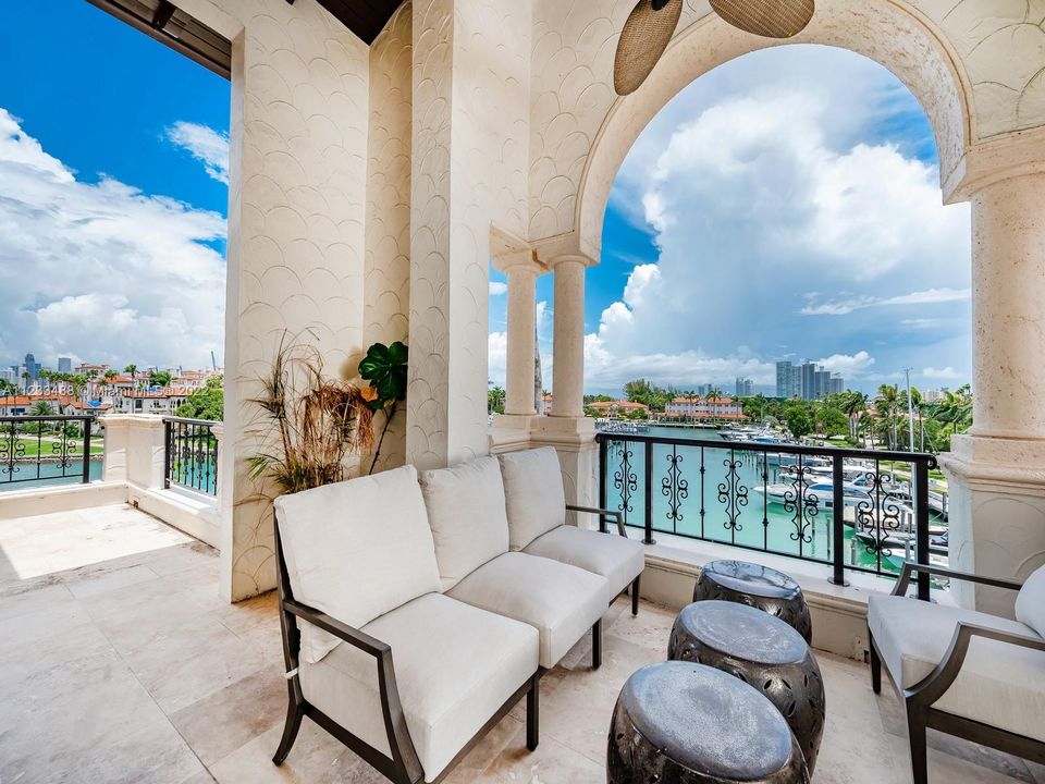 Recently Sold: $3,500,000 (2 beds, 3 baths, 1847 Square Feet)