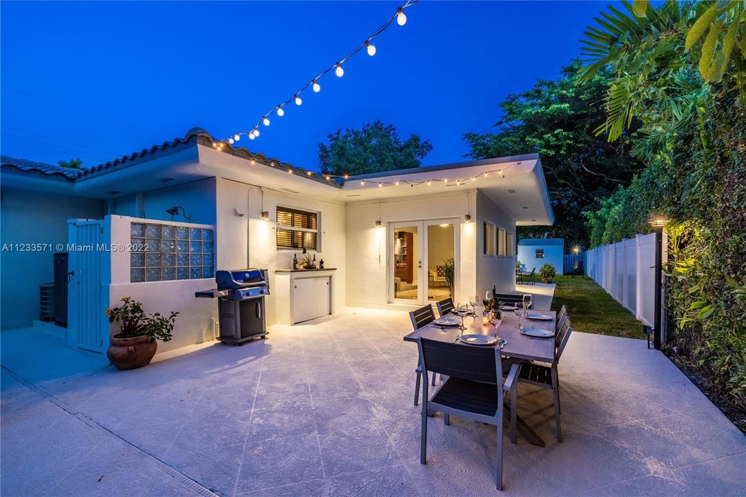 Recently Sold: $1,500,000 (4 beds, 3 baths, 2856 Square Feet)