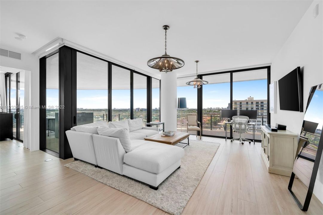 Recently Sold: $3,750,000 (2 beds, 2 baths, 1522 Square Feet)