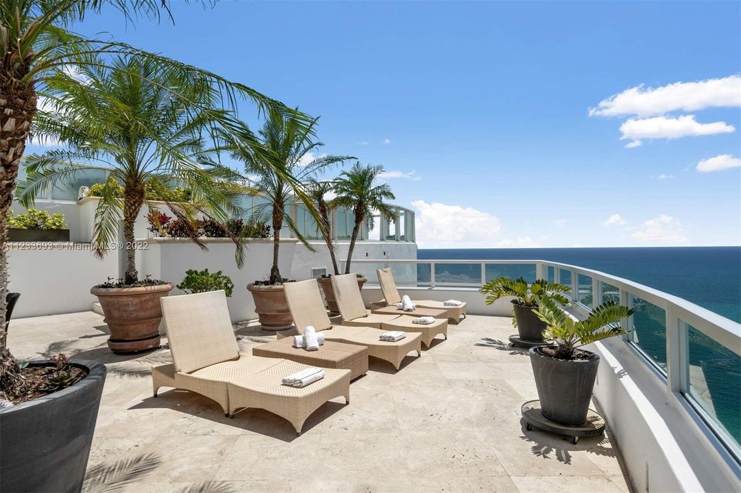 Recently Sold: $25,000,000 (5 beds, 5 baths, 4500 Square Feet)
