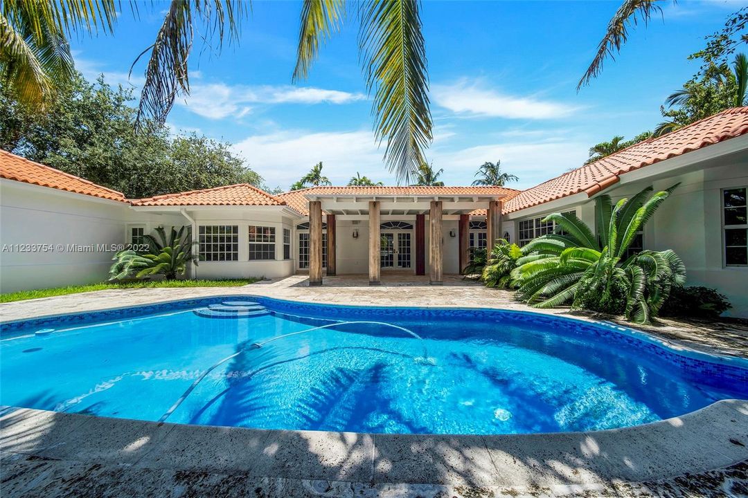 Recently Sold: $3,800,000 (4 beds, 4 baths, 3789 Square Feet)