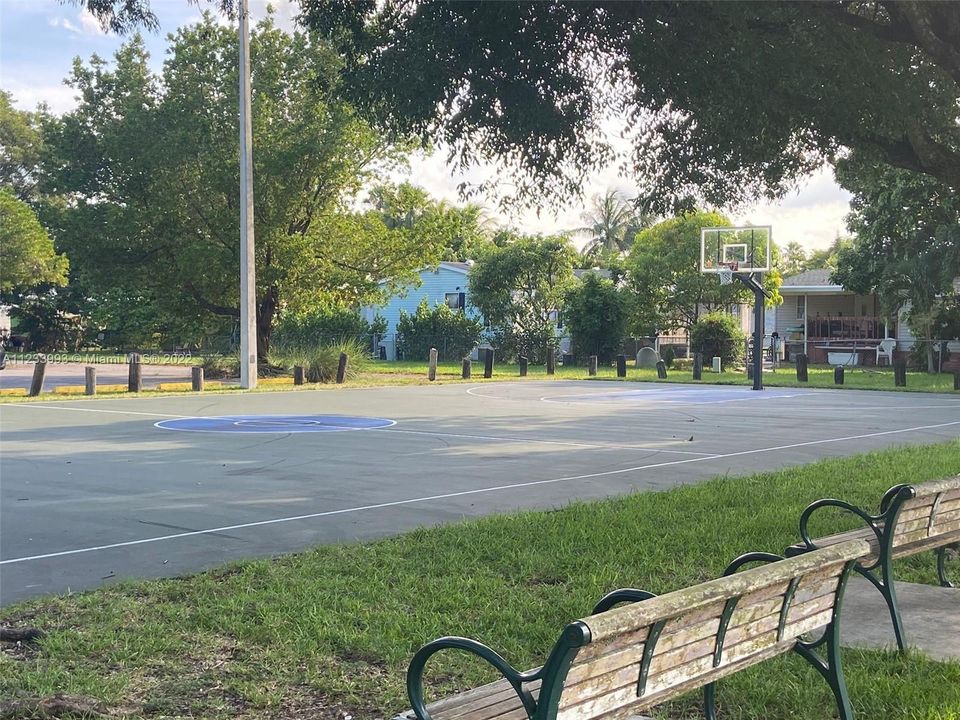 Recently Rented: $2,500 (4 beds, 2 baths, 1430 Square Feet)