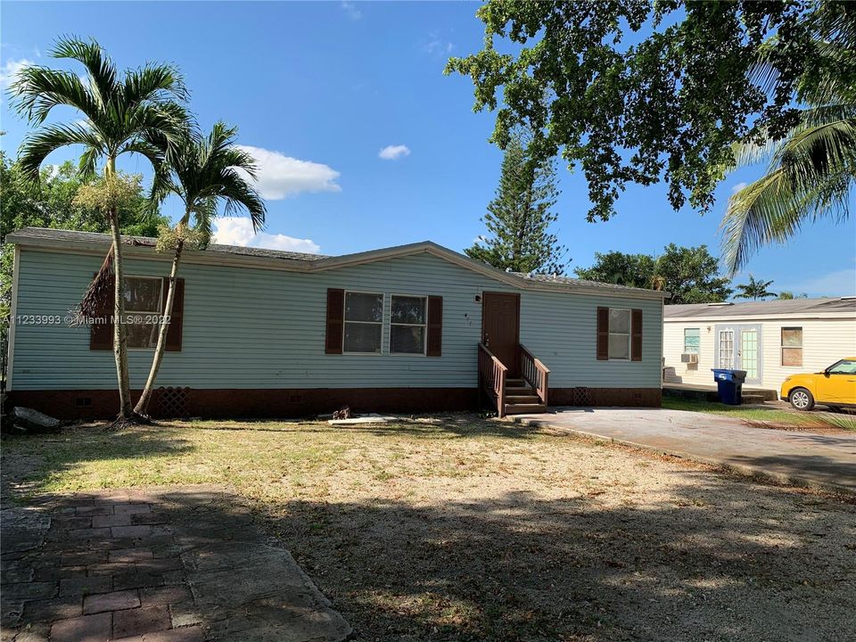 Recently Rented: $2,500 (4 beds, 2 baths, 1430 Square Feet)