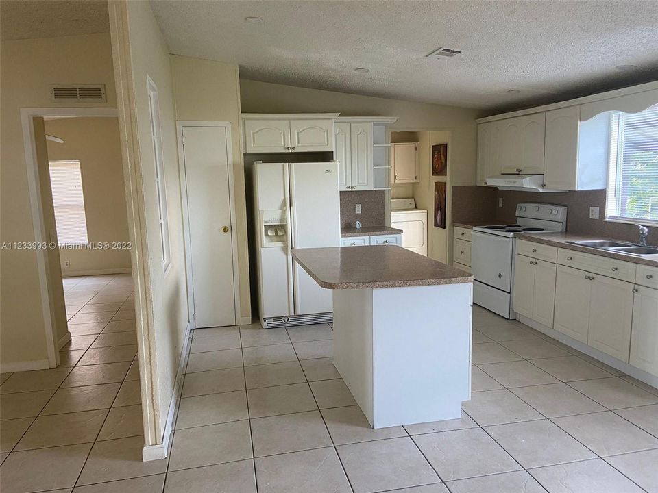 Recently Rented: $2,500 (4 beds, 2 baths, 1430 Square Feet)