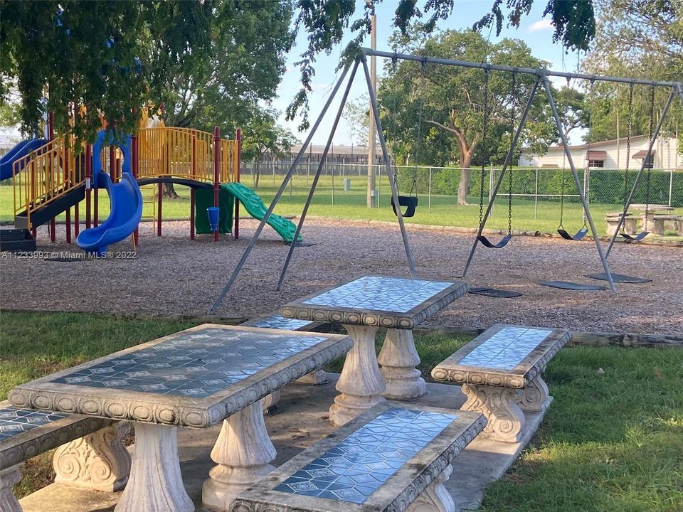 Recently Rented: $2,500 (4 beds, 2 baths, 1430 Square Feet)