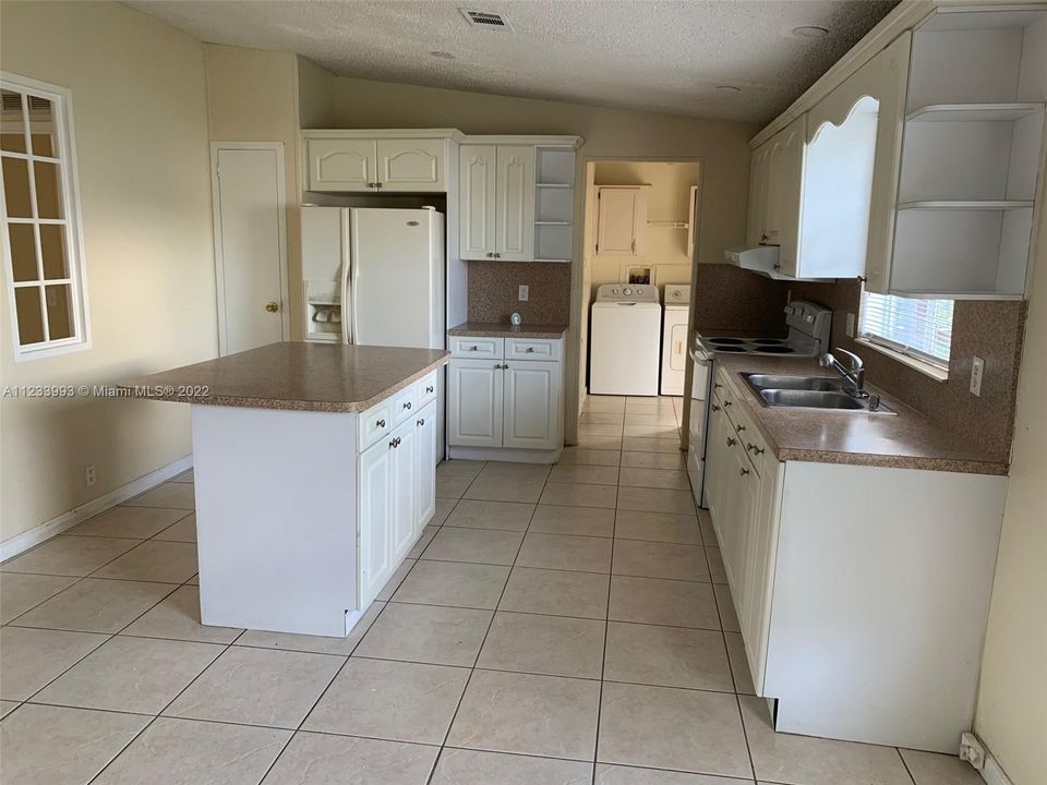 Recently Rented: $2,500 (4 beds, 2 baths, 1430 Square Feet)