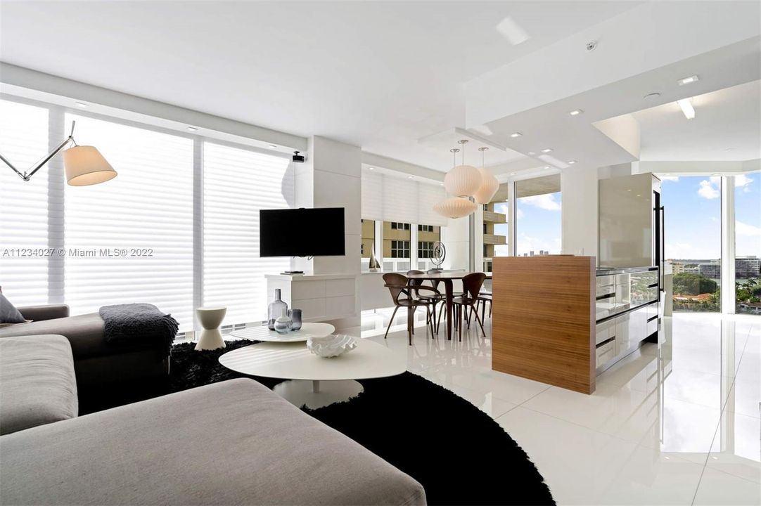 Recently Sold: $1,600,000 (2 beds, 2 baths, 1380 Square Feet)