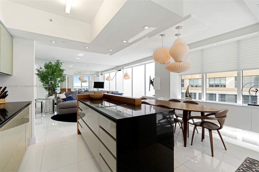 Recently Sold: $1,600,000 (2 beds, 2 baths, 1380 Square Feet)