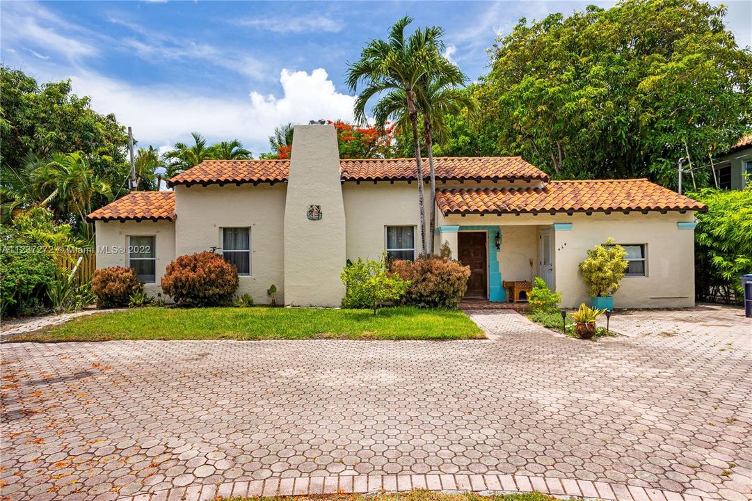 Recently Sold: $2,495,000 (4 beds, 3 baths, 2548 Square Feet)